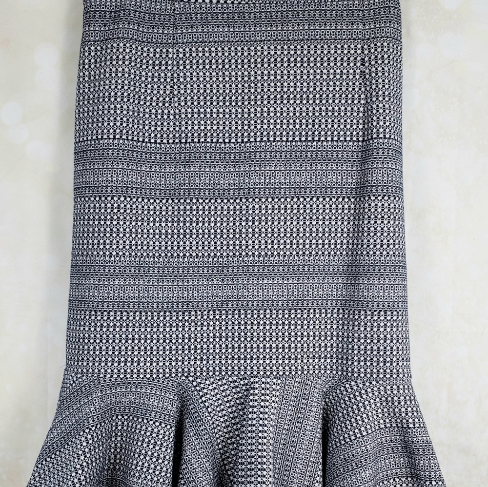 Banana Republic pencil ruffled hem skirt